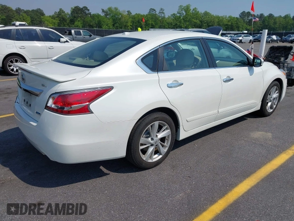 2014 Nissan Altima 2.5 with VIN 1N4AL3AP0EC110695, listed as a IAAI auction lot 41982775 with 105,395 mi miles. Bid and sale history available at carsss.com. Image 4.