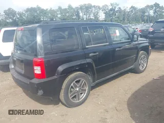 2008 Jeep Patriot Sport with VIN 1J8FF28W08D749553, listed as a IAAI auction lot 40490151 with Not Provided miles. Bid and sale history available at carsss.com. Image 4.