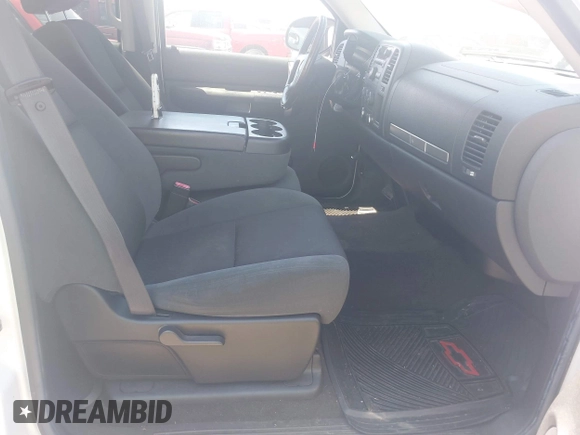 2009 Chevrolet Silverado 1500 LT with VIN 3GCEC23039G118833, listed as a IAAI auction lot 42018681 with 212,044 mi miles. Bid and sale history available at carsss.com. Image 5.