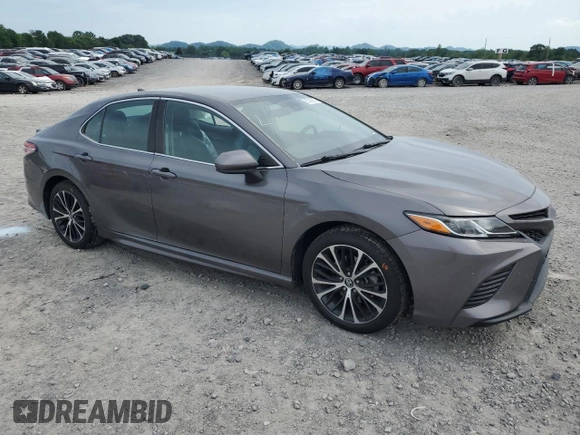 2020 Toyota Camry SE z VIN 4T1G11AK8LU927869, wystawiony jako Copart lot #57242235 z przebiegiem 85 487 mil mil oraz Szkoda całkowita • Salvage title. Historia ofert i sprzedaży dostępna na DreamBid. Obrazek 4.