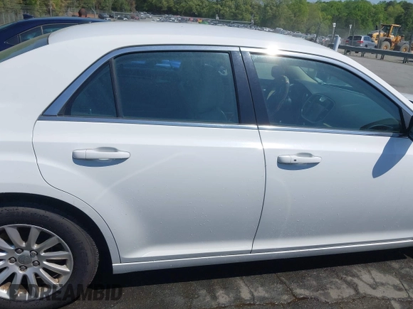 2013 Chrysler 300 z VIN 2C3CCAAG1DH603521, wystawiony jako IAAI lot #42059860 z przebiegiem 155 235 mil mil oraz . Historia ofert i sprzedaży dostępna na DreamBid. Obrazek 14.