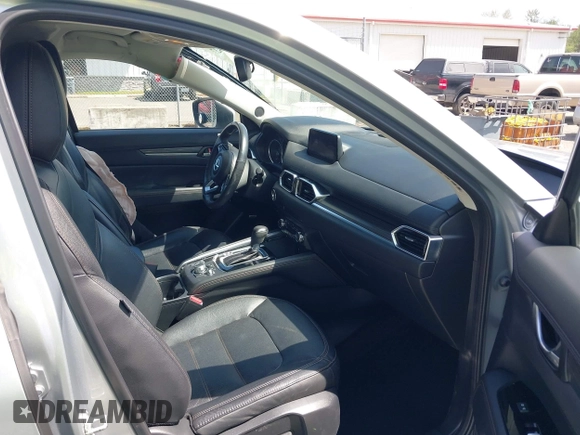2018 Mazda CX-5 Grand Touring z VIN JM3KFADM7J0318684, wystawiony jako IAAI lot #42226937 z przebiegiem 69 166 mil mil oraz . Historia ofert i sprzedaży dostępna na DreamBid. Obrazek 5.