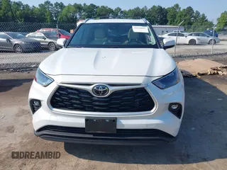 2022 Toyota Highlander XLE with VIN 5TDHZRBH6NS172134, listed as a IAAI auction lot 42656687 with 39,856 mi miles and . Bid and sale history available at DreamBid. Image 13.