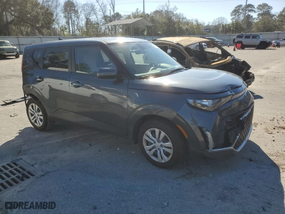 2025 Kia Soul LX with VIN KNDJ23AU0S7248468, listed as a Copart auction lot 45850425 with 5,527 mi miles and Salvage Title. Bid and sale history available at carsss.com. Image 4.
