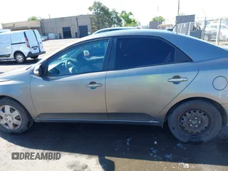2010 Kia Forte EX z VIN KNAFU4A21A5118825, wystawiony jako IAAI lot #42138046 z przebiegiem 250 125 mil mil oraz . Historia ofert i sprzedaży dostępna na DreamBid. Obrazek 14.