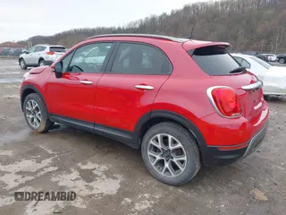2018 FIAT 500X Trekking z VIN ZFBCFYCB6JP690033, wystawiony jako IAAI lot #41966797 z przebiegiem 129 236 mil mil oraz . Historia ofert i sprzedaży dostępna na DreamBid. Obrazek 3.