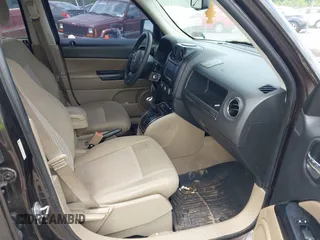 2014 Jeep Patriot Sport z VIN 1C4NJRBB0ED847915, wystawiony jako IAAI lot #42402837 z przebiegiem 98 990 mil mil oraz . Historia ofert i sprzedaży dostępna na DreamBid. Obrazek 5.