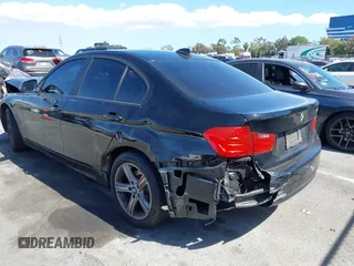 2013 BMW 3 Series 320i с VIN WBA3B1C57DK128344, выставлен на аукционе IAAI как лот 42259273 с пробегом 105 213 миль миль и . История ставок и продаж доступна на DreamBid. Изображение 3.