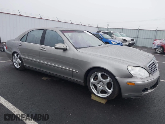 2004 Mercedes-Benz S-Class 5.0L with VIN WDBNG84J24A404189, listed as a IAAI auction lot 41337556 with 142,962 mi miles. Bid and sale history available at carsss.com. Image 1.