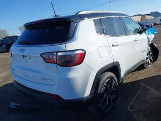 2025 Jeep Compass Limited with VIN 3C4NJDCN0ST566747, listed as a IAAI auction lot 42224070 with 578 mi miles and . Bid and sale history available at DreamBid. Image 4.