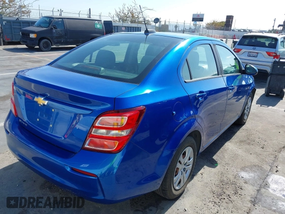 2019 Chevrolet Sonic LS z VIN 1G1JB5SBXK4135968, wystawiony jako IAAI lot #42333837 z przebiegiem 62 427 mil mil oraz . Historia ofert i sprzedaży dostępna na DreamBid. Obrazek 4.