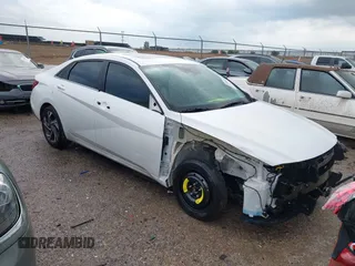 2024 Hyundai Elantra SEL z VIN KMHLS4DG8RU770843, wystawiony jako IAAI lot #42166850 z przebiegiem 4 370 mil mil oraz . Historia ofert i sprzedaży dostępna na DreamBid. Obrazek 1.