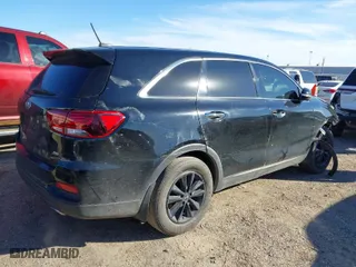 2019 Kia Sorento L with VIN 5XYPG4A37KG542090, listed as a IAAI auction lot 41226887 with 105,628 mi miles. Bid and sale history available at carsss.com. Image 4.