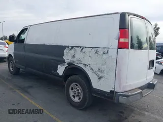 2006 GMC Savana Cargo Van Y3H Paratransit with VIN 1GTHG39U061213703, listed as a IAAI auction lot 40958038 with 233,889 mi miles. Bid and sale history available at carsss.com. Image 3.