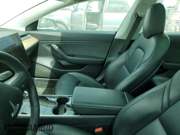 2019 Tesla Model 3 Mid Range z VIN 5YJ3E1EA4KF434741, wystawiony jako Copart lot #53857935 z przebiegiem Nie podano mil oraz Szkody całkowita. Historia ofert i sprzedaży dostępna na DreamBid. Obrazek 7.