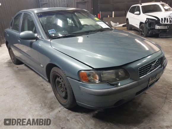 2001 Volvo S60 with VIN YV1RS61R412069484, listed as a IAAI auction lot 41598380 with 185,219 mi miles. Bid and sale history available at carsss.com. Image 1.