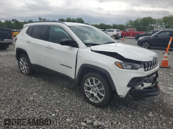 2023 Jeep Compass Latitude Lux с VIN 3C4NJDFN4PT532474, выставлен на аукционе Copart как лот 58129485 с пробегом 19 818 миль миль и Списание • Salvage title. История ставок и продаж доступна на DreamBid. Изображение 4.