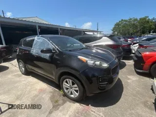 2017 Kia Sportage LX z VIN KNDPMCAC6H7079335, wystawiony jako Copart lot #62182735 z przebiegiem 73 965 mil mil oraz Czysty tytuł • Clean title. Historia ofert i sprzedaży dostępna na DreamBid. Obrazek 1.
