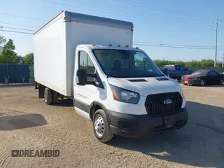 2020 Ford Transit z VIN 1FDBF6Z81LKB54837, wystawiony jako IAAI lot #42167980 z przebiegiem 63 926 mil mil oraz . Historia ofert i sprzedaży dostępna na DreamBid. Obrazek 1.