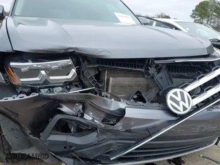 2018 Volkswagen Atlas 3.6L V6 SEL with VIN 1V2MR2CA7JC543769, listed as a IAAI auction lot 41479621 with 122,699 mi miles. Bid and sale history available at carsss.com. Image 17.