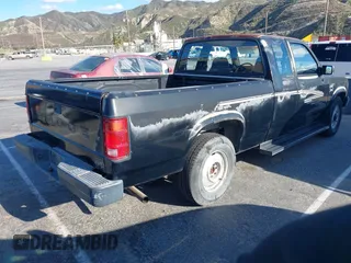 1992 Dodge Dakota with VIN 1B7FL23X8NS688637, listed as a IAAI auction lot 41929204 with 125,967 mi miles. Bid and sale history available at carsss.com. Image 4.