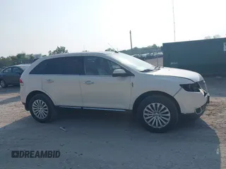2012 Lincoln MKX z VIN 2LMDJ6JK6CBL11503, wystawiony jako IAAI lot #42418489 z przebiegiem 85 886 mil mil oraz . Historia ofert i sprzedaży dostępna na DreamBid. Obrazek 14.