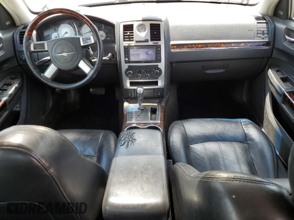 2008 Chrysler 300 C Hemi z VIN 2C3KA63H28H287802, wystawiony jako Copart lot #55748875 z przebiegiem 218 568 mil mil oraz Nie do naprawy • Non repairable. Historia ofert i sprzedaży dostępna na DreamBid. Obrazek 8.
