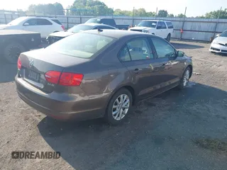 2011 Volkswagen Jetta Sedan SE w/Convenience & Sunroof with VIN 3VWDX7AJXBM329427, listed as a IAAI auction lot 42121116 with 193,490 mi miles. Bid and sale history available at carsss.com. Image 4.