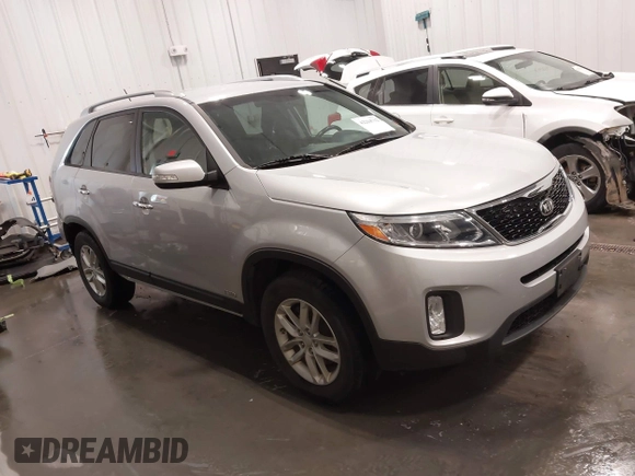 2014 Kia Sorento LX z VIN 5XYKTCA63EG524362, wystawiony jako IAAI lot #42264712 z przebiegiem 99 450 mil mil oraz . Historia ofert i sprzedaży dostępna na DreamBid. Obrazek 1.