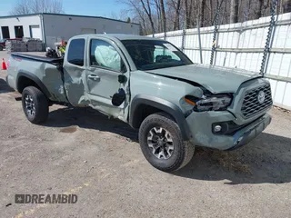 2023 Toyota Tacoma SR z VIN 3TYSZ5ANXPT128361, wystawiony jako IAAI lot #42060301 z przebiegiem 16 608 mil mil oraz . Historia ofert i sprzedaży dostępna na DreamBid. Obrazek 1.