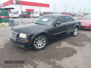 2006 Chrysler 300 Touring z VIN 2C3LA53G36H113174, wystawiony jako IAAI lot #42274652 z przebiegiem 229 422 mil mil oraz . Historia ofert i sprzedaży dostępna na DreamBid. Obrazek 2.