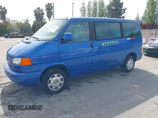2000 Volkswagen EuroVan с VIN WV2MH4703YH022435, выставлен на аукционе IAAI как лот 42106304 с пробегом 185 376 миль миль и . История ставок и продаж доступна на DreamBid. Изображение 2.