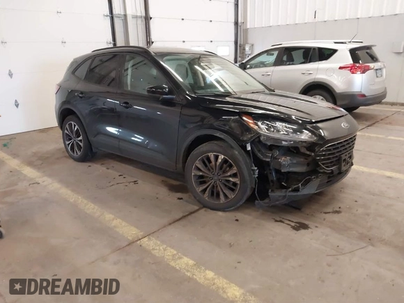 2022 Ford Escape SE with VIN 1FMCU9G65NUB13177, listed as a IAAI auction lot 41637710 with 34,152 mi miles. Bid and sale history available at carsss.com. Image 1.