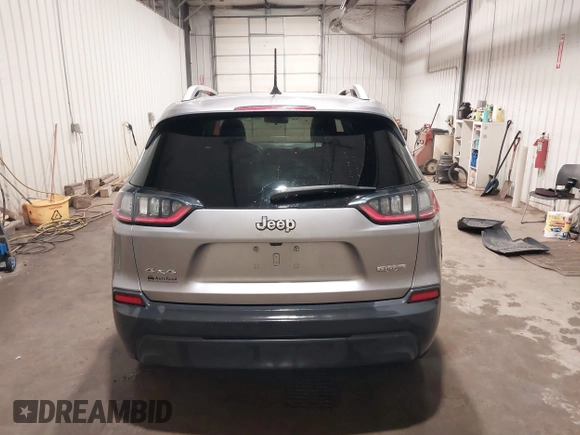 2019 Jeep Cherokee Latitude z VIN 1C4PJMCB0KD122398, wystawiony jako IAAI lot #41798728 z przebiegiem 117 810 mil mil oraz . Historia ofert i sprzedaży dostępna na DreamBid. Obrazek 16.