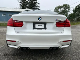 2015 BMW M3 z VIN WBS3C9C57FP803591, wystawiony jako Copart lot #60759945 z przebiegiem 183 101 mil mil oraz Czysty tytuł • Clean title. Historia ofert i sprzedaży dostępna na DreamBid. Obrazek 14.