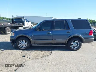 2004 Ford Expedition Special Service with VIN 1FMFU15L24LA67271, listed as a IAAI auction lot 42142445 with 136,752 mi miles. Bid and sale history available at carsss.com. Image 16.
