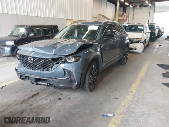 2024 Mazda CX-50 S Premium Plus z VIN 7MMVABEM7RN194987, wystawiony jako IAAI lot #42267229 z przebiegiem 10 039 mil mil oraz . Historia ofert i sprzedaży dostępna na DreamBid. Obrazek 17.