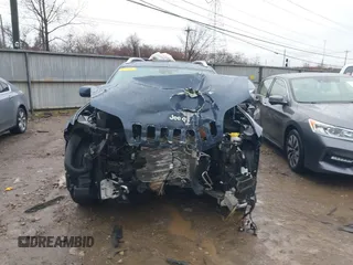 2021 Jeep Cherokee Limited z VIN 1C4PJMDXXMD176174, wystawiony jako IAAI lot #41079125 z przebiegiem Nie podano mil oraz . Historia ofert i sprzedaży dostępna na DreamBid. Obrazek 13.