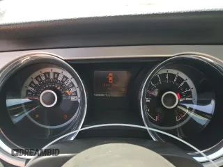 2013 Ford Mustang V6 with VIN 1ZVBP8AM3D5249841, listed as a Copart auction lot 61786475 with 130,835 mi miles and Salvage title. Bid and sale history available at DreamBid. Image 9.