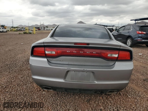 2013 Dodge Charger SE z VIN 2C3CDXBG2DH654105, wystawiony jako Copart lot #56041455 z przebiegiem 198 926 mil mil oraz Szkody całkowita. Historia ofert i sprzedaży dostępna na DreamBid. Obrazek 6.