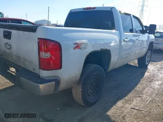 2007 Chevrolet Silverado 1500 LT w/1LT with VIN 2GCEK13M371644904, listed as a IAAI auction lot 41445254 with 294,391 mi miles. Bid and sale history available at carsss.com. Image 4.