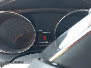 2018 Mitsubishi Outlander SE z VIN JA4AP3AW3JU011695, wystawiony jako IAAI lot #42144112 z przebiegiem 69 228 mil mil oraz . Historia ofert i sprzedaży dostępna na DreamBid. Obrazek 7.