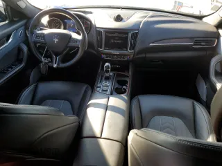2018 Maserati Levante S z VIN ZN661YUL4JX284380, wystawiony jako Copart lot #42221935 z przebiegiem 49 156 mil mil oraz Nie do naprawy • Non repairable. Historia ofert i sprzedaży dostępna na DreamBid. Obrazek 8.