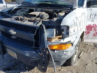 2006 Chevrolet Express Cargo Van with VIN 1GCFG15X261108382, listed as a IAAI auction lot 41585093 with 99,120 mi miles. Bid and sale history available at carsss.com. Image 6.