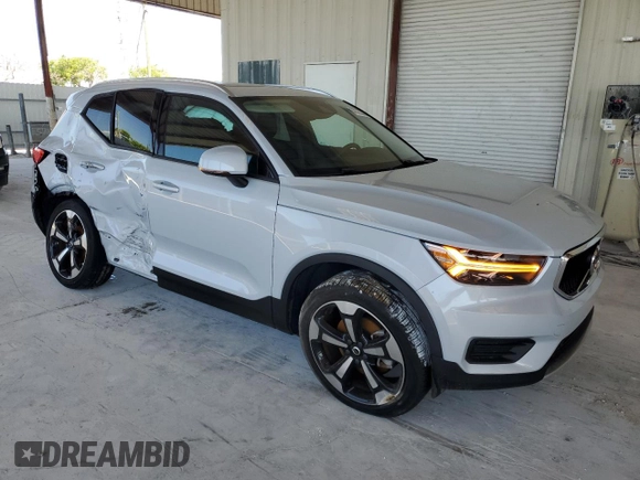 2022 Volvo XC40 Momentum with VIN YV4162UK4N2782984, listed as a Copart auction lot 57573245 with 19,865 mi miles and Salvage title. Bid and sale history available at DreamBid. Image 4.