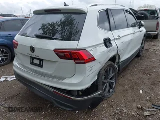 2022 Volkswagen Tiguan SE z VIN 3VV3B7AX4NM125651, wystawiony jako IAAI lot #42114490 z przebiegiem 67 628 mil mil oraz . Historia ofert i sprzedaży dostępna na DreamBid. Obrazek 4.