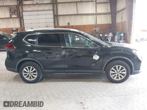 2018 Nissan Rogue SV z VIN KNMAT2MV7JP610600, wystawiony jako IAAI lot #42171714 z przebiegiem 70 299 mil mil oraz . Historia ofert i sprzedaży dostępna na DreamBid. Obrazek 13.
