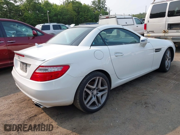 2015 Mercedes-Benz SLK 250 z VIN WDDPK4HA2FF100514, wystawiony jako IAAI lot #42414167 z przebiegiem 120 615 mil mil oraz . Historia ofert i sprzedaży dostępna na DreamBid. Obrazek 4.
