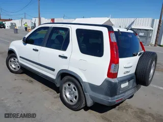 2005 Honda CR-V LX with VIN JHLRD68585C002800, listed as a IAAI auction lot 41939797 with 194,319 mi miles. Bid and sale history available at carsss.com. Image 3.