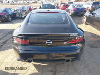 2023 Nissan Z Performance с VIN JN1BZ4BH1PM311774, выставлен на аукционе IAAI как лот 41818187 с пробегом 25 438 миль миль и . История ставок и продаж доступна на DreamBid. Изображение 16.